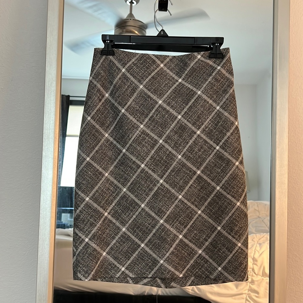 White House Black Market Quilted Pencil Skirt